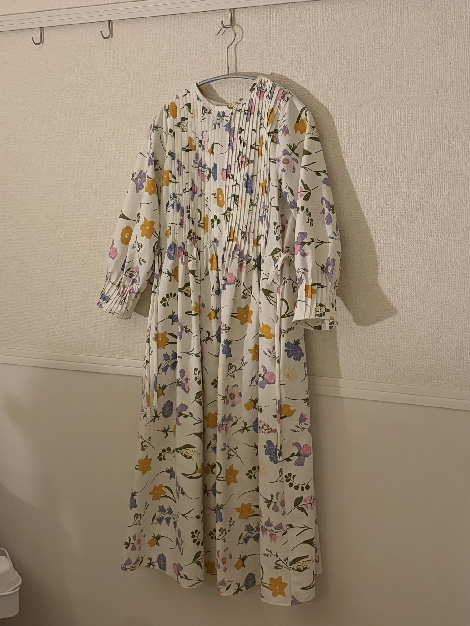 ピンタックドレス